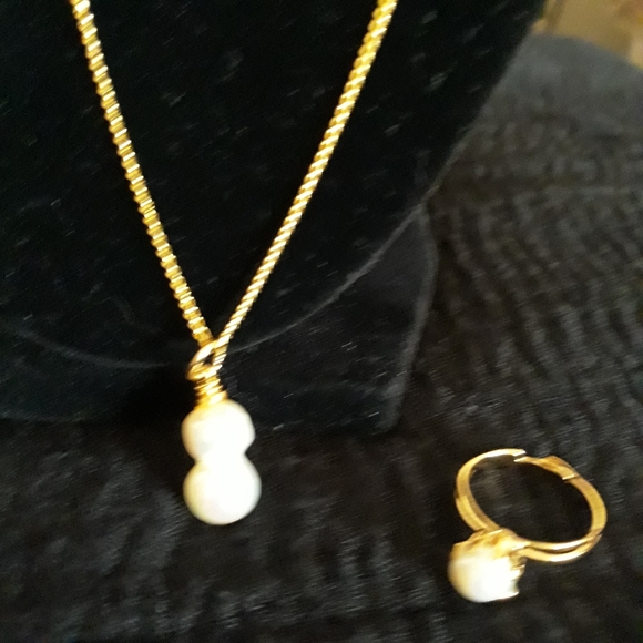 Necklace, earring, and ring - Picture 4 of 9